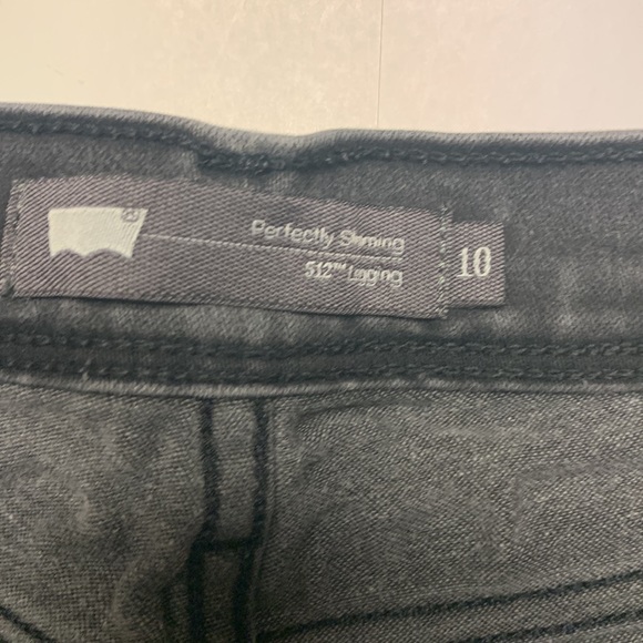 Black Levi’s Perfectly Slimming 512 Legging Jeans - Picture 3 of 4